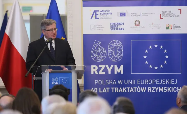 Komorowski: Nie włączę się w dyskusję na temat konstytucji
