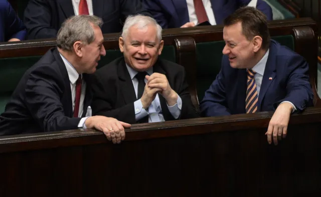 Najnowszy sondaż: PiS traci, PO zyskuje