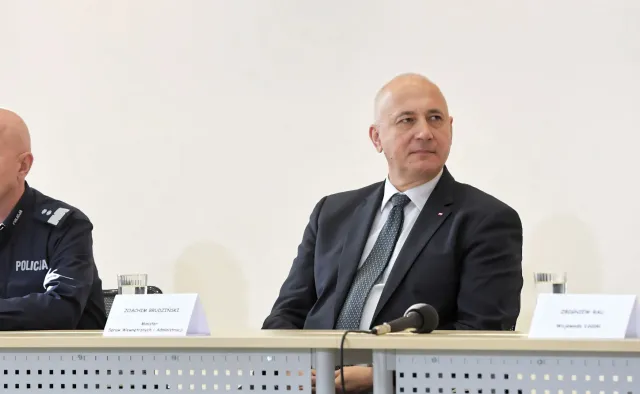 "Godne potępienia i karygodne, marginalne działania". Brudziński o incydentach podczas marszu w Warszawie