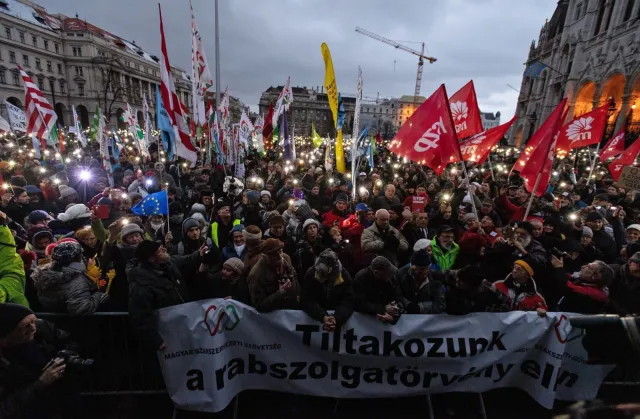 Węgry: Tysiące ludzi na manifestacji przeciw nowelizacji kodeksu pracy
