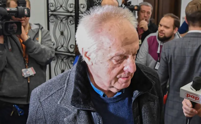 Prokuratura wnioskuje o areszt dla dwóch biznesmenów. Mieli udzielać korzyści osobistej Niesiołowskiemu