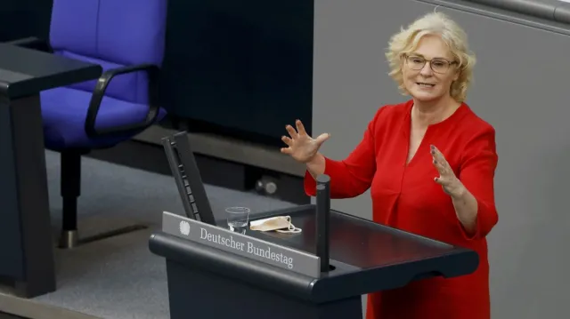 Niemiecka minister obiecała Polsce Patrioty bez konsultacji z wojskiem? "Lambrecht zalicza kolejne wpadki"