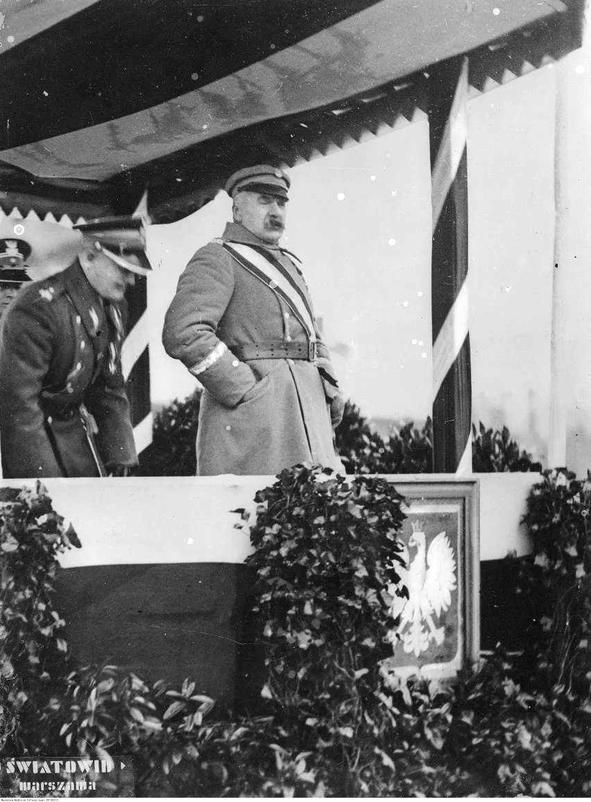 Na obchodach nie mogło zabraknąć marszałka Piłsudskiego.