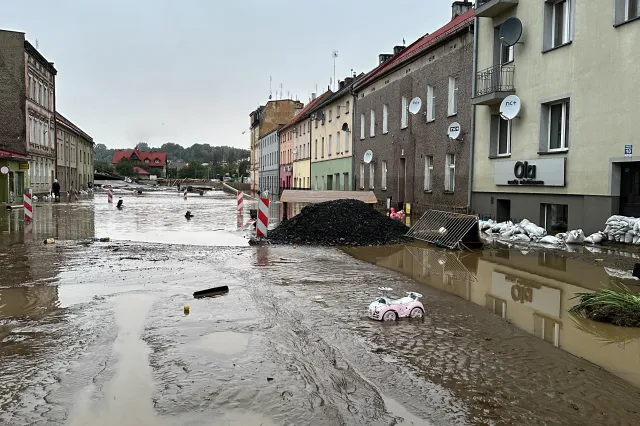 Chcesz pomóc powodzianom? Oto ważne informacje, jak wesprzeć poszkodowanych
