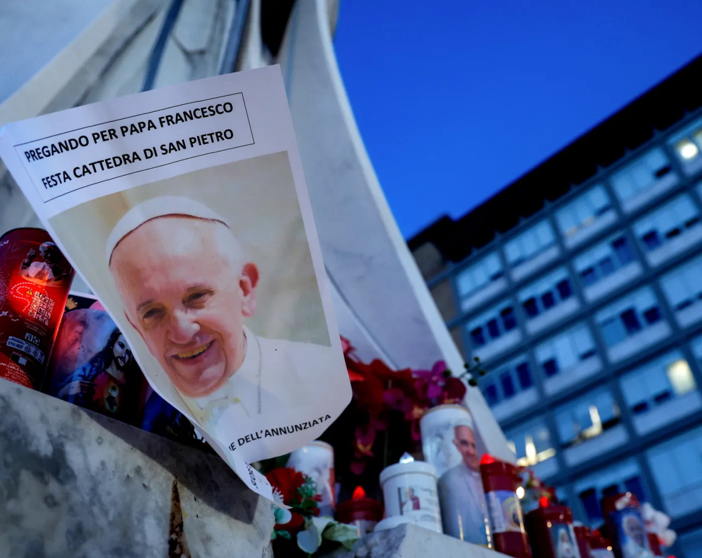 Stan zdrowia papieża Franciszka jest krytyczny. "Zagrożenie nie minęło"