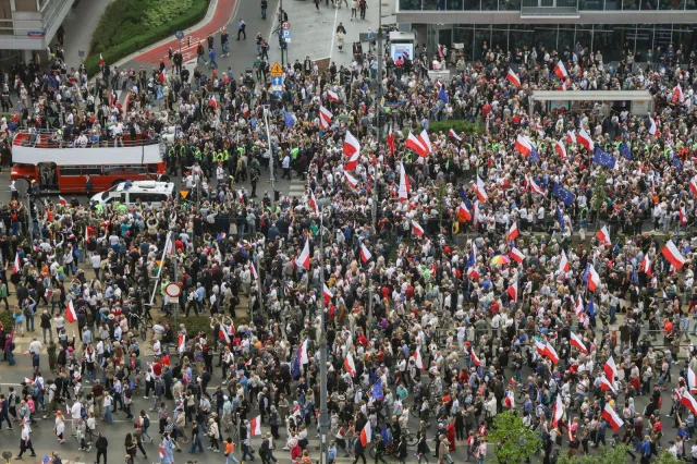 Wielki Marsz Patriotów Trzaskowskiego [ZDJĘCIA]