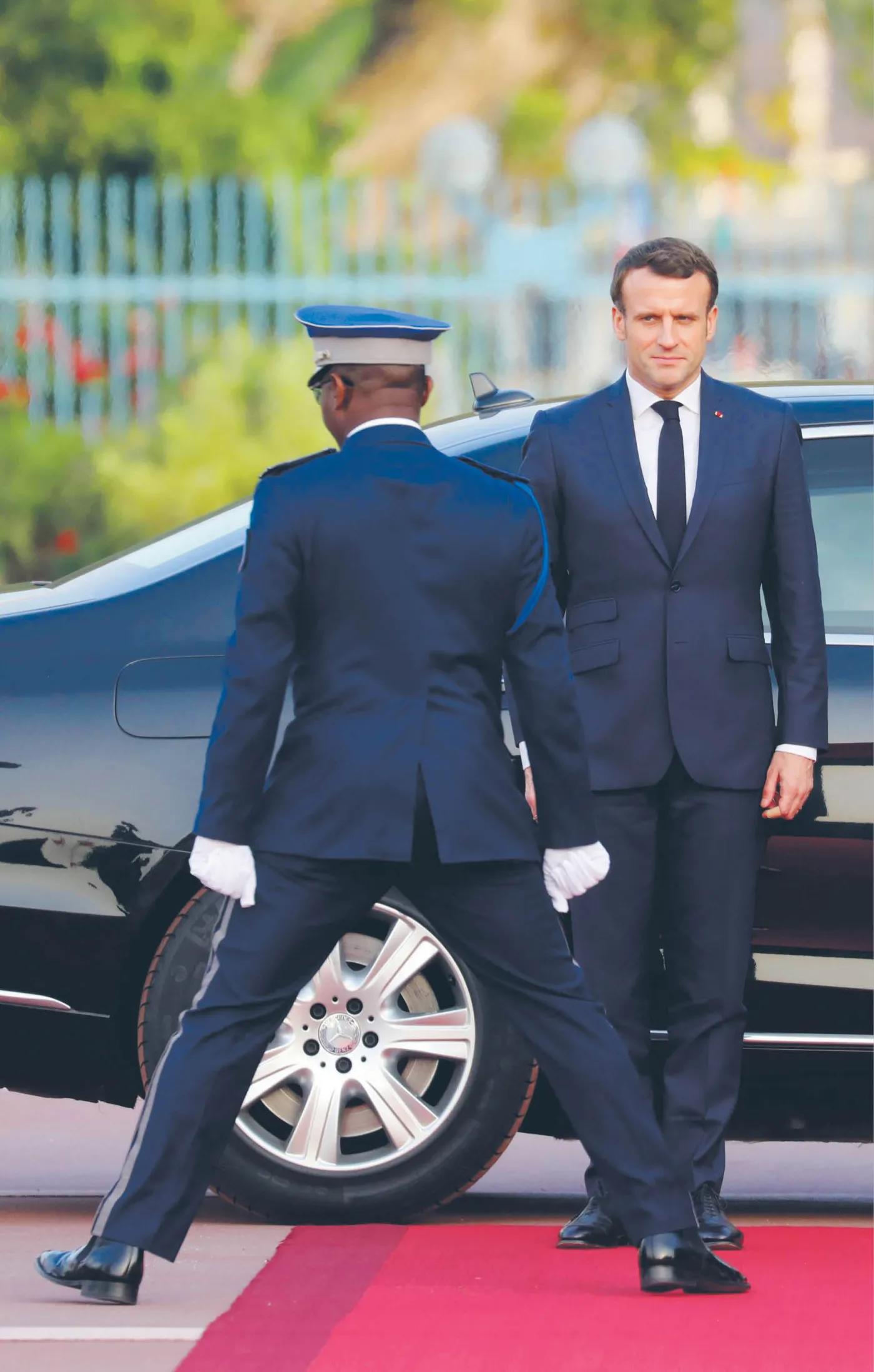 Macron prawoskrętny. Chce być jak Orbán albo Le Pen