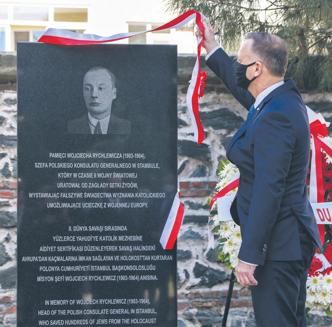Konsul ratownik upamiętniony