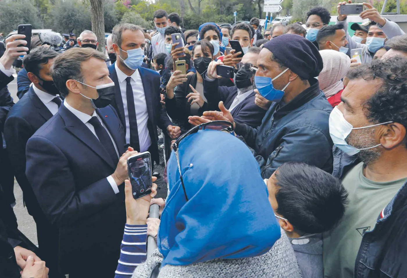 Emmanuel Macron na spotkaniu z mieszkańcami Montpellier