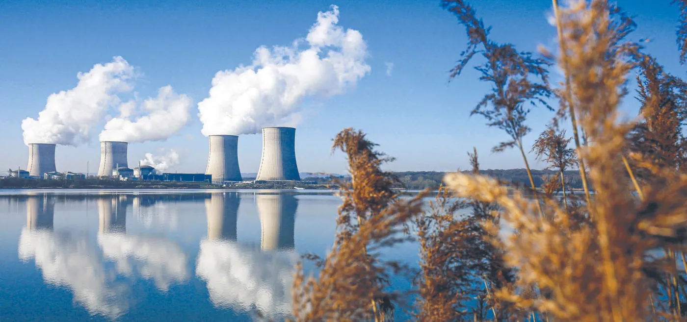 Paryż nie odpuszcza atomu nad Wisłą