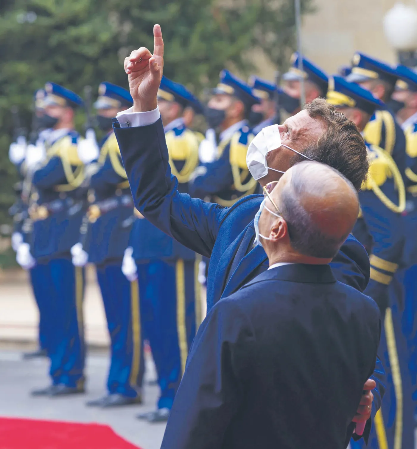 O co Macron gra w krainie cedrów