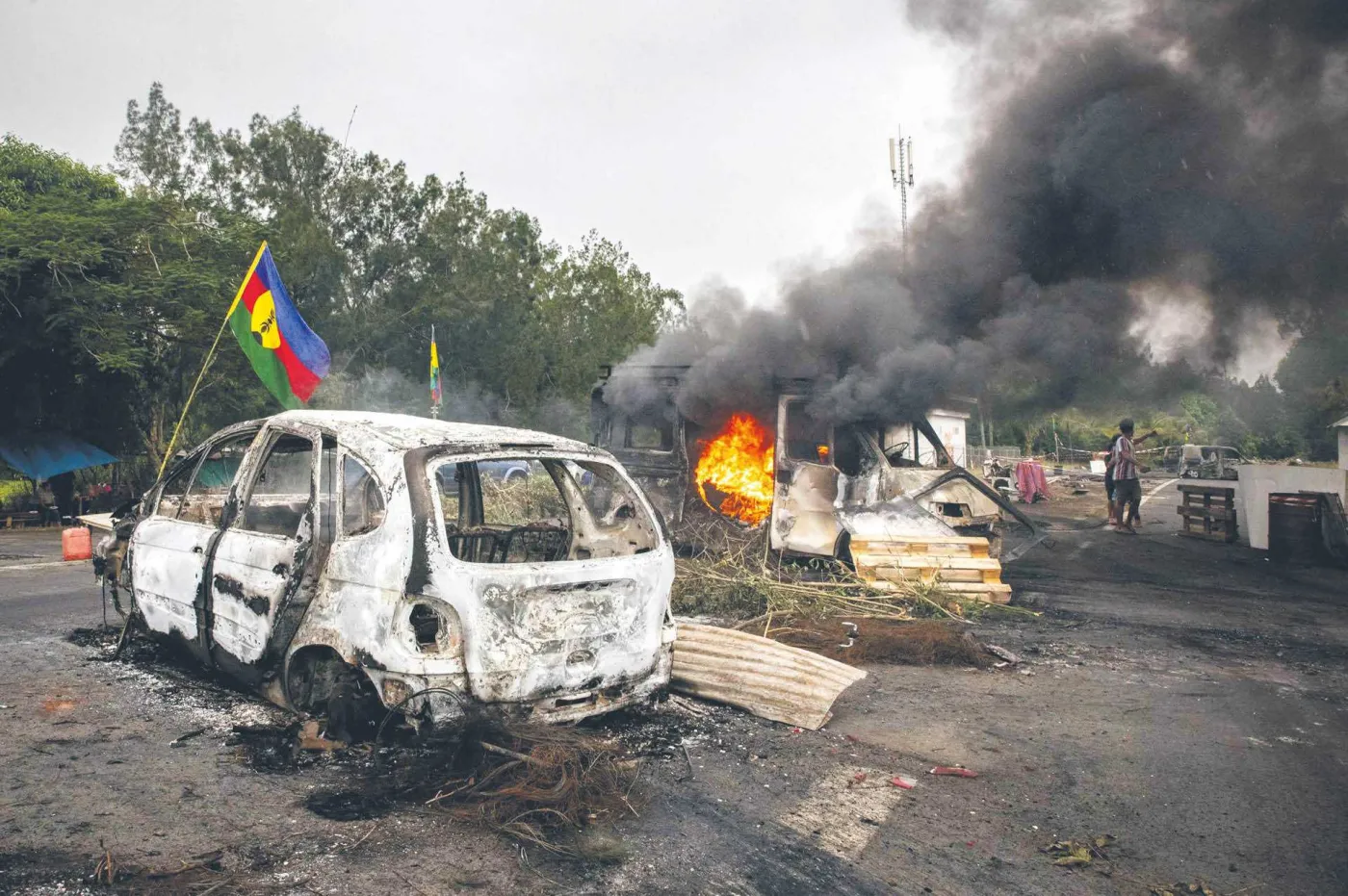 Francja broni jednej z ostatnich kolonii