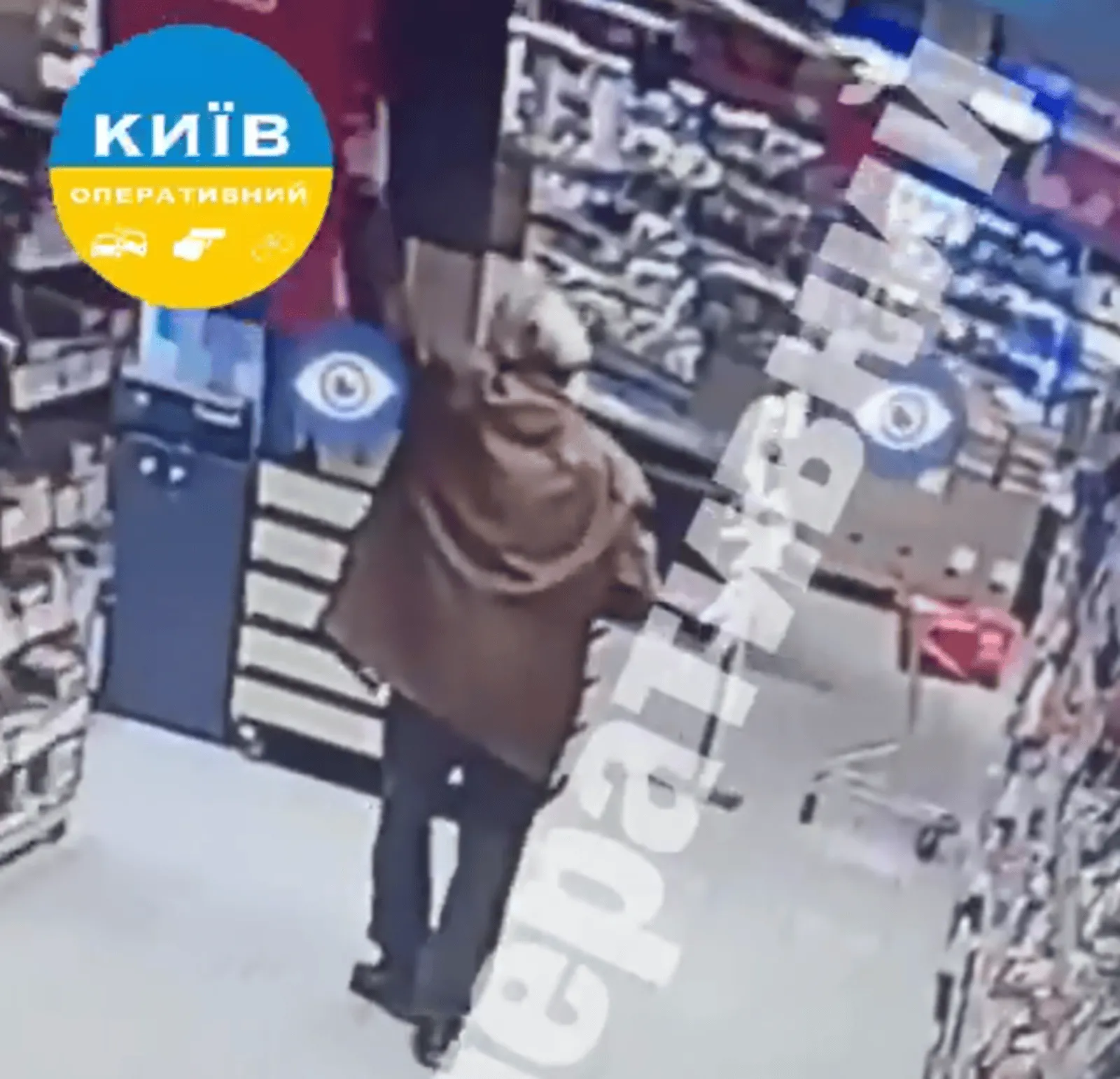 Krwawa strzelanina w Kijowie. Napastnik zabijał przypadkowych ludzi. Policjanci uciekli