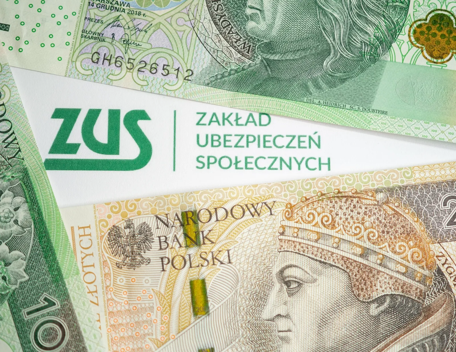 Masz prawo do przeliczenia i podwyżki emerytury jeżeli: płaciłeś składki przed 1999 r. i możesz potwierdzić w ZUS dodatkowe okresy składkowe lub nieskładkowe
