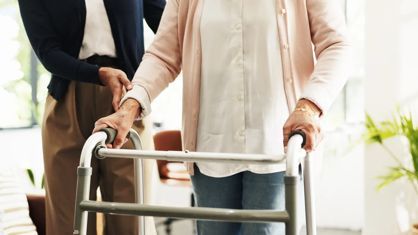 Bon senioralny 2026. Senior podpisze umowę z gminą. Rząd pokazał, jak ma działać nowe wsparcie
