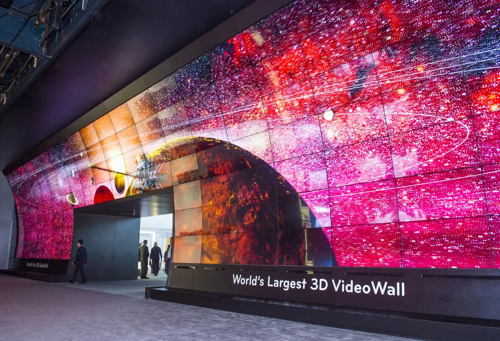 1254352-usa-las-vegas-3d-video-wall-at-the-lg-booth-at-the-ces.jpg