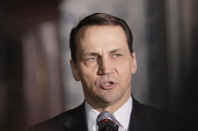 Sikorski: PiS poprawiło notowania, bo schowało Kaczyńskiego