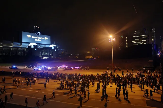 USA: Kolejne protesty w Charlotte, władze wprowadzają godzinę policyjną