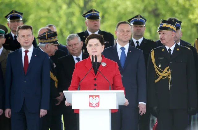 Premier: Bycie strażakiem to najbardziej szanowana służba w Polsce