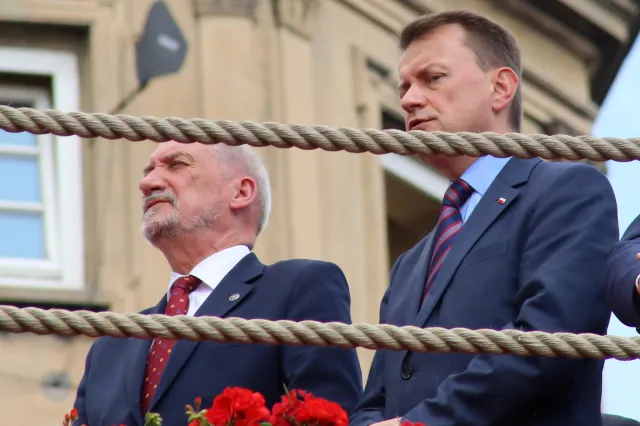 Błaszczak o kontrmanifestantach: Mamy do czynienia z uderzeniem w rząd poprzez ulicę