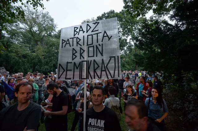 Dwunastą godzinę trwa debata Senatu. "Senatorze, jeszcze możesz"