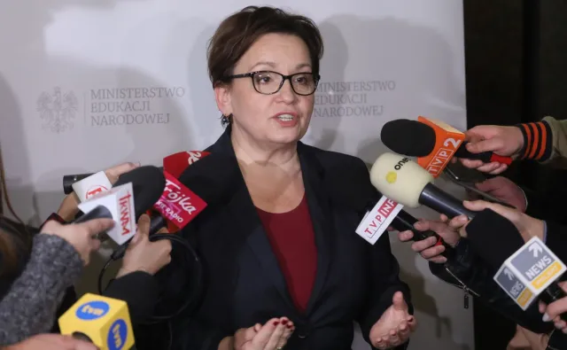 Zalewska: Oszczędność na edukacji nie może kumulować roczników w szkołach