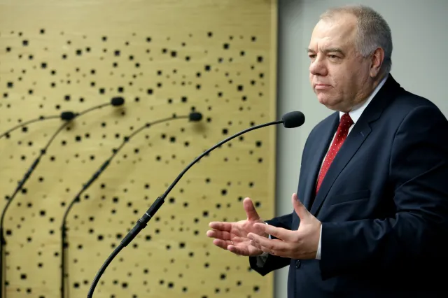 Sasin: Rozpoczęły się konkursy na projekty pomników smoleńskich