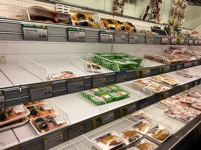 Koronawirus we Włoszech. 225 patroli wojska i policji pilnuje czerwonych stref