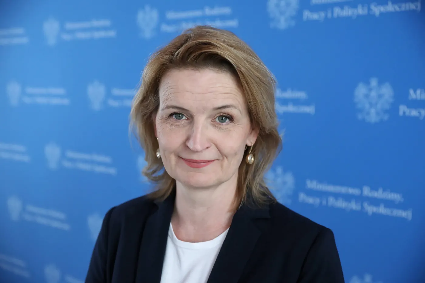 Mniej wypłat z FA? Powodem jest wzrost dochodów, a nie niski próg [WYWIAD]