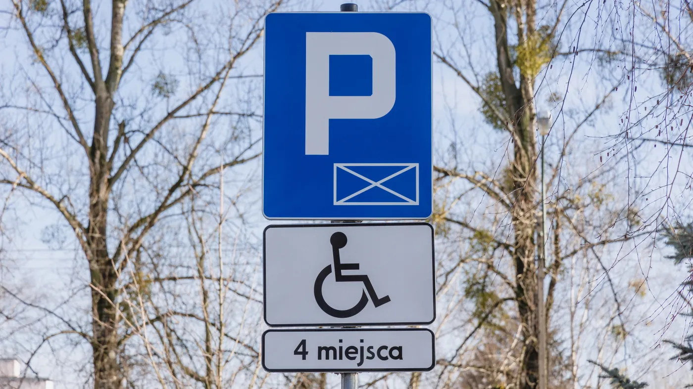 Karta parkingowa dla osób z niepełnosprawnością. Co dziś obowiązuje i co może się zmienić
