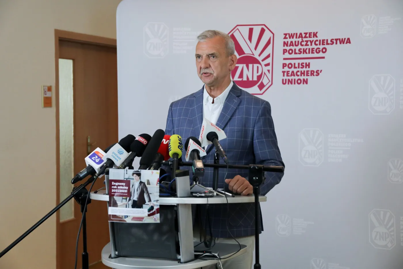 Broniarz o podręczniku do HiT: "To raczej publicystyka. I przypomina, że nauczyciel nie musi realizować podręcznika