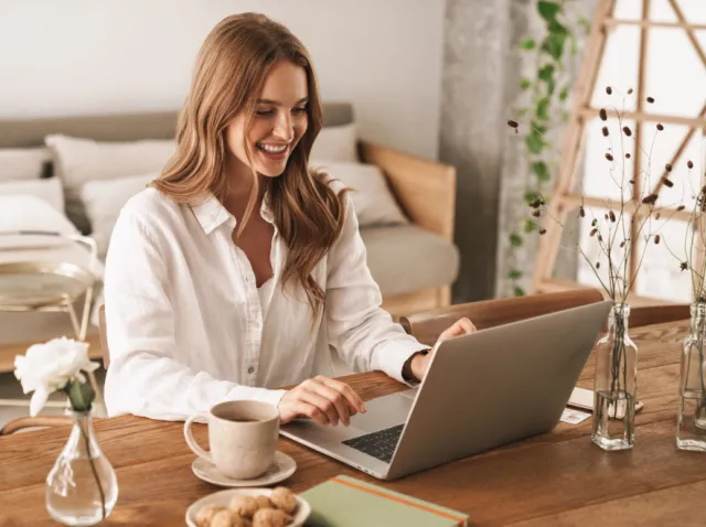 Praca zdalna po nowemu – jak ją wdrożyć krok po kroku w urzędach i szkołach