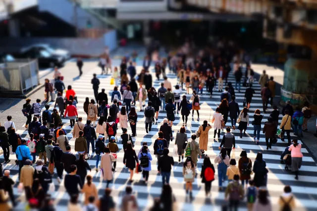 Umieramy rzadziej. Niestety rodzimy też