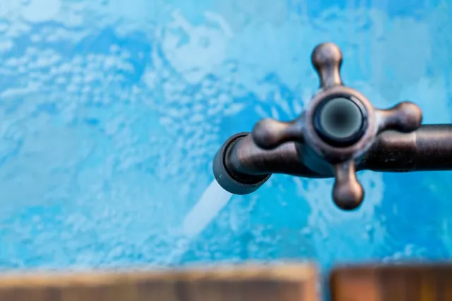 Wody Polskie vs. samorząd. Kto odpowiada za cenę wody?