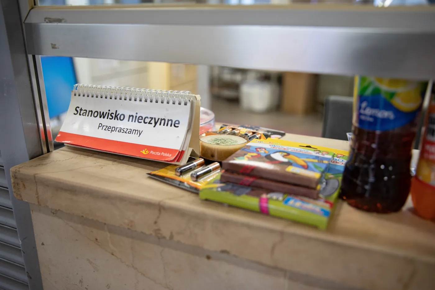 Poczta pozbywa się listonoszy i pracowników okienek. Związkowcy: najgorszy czas na zwolnienia