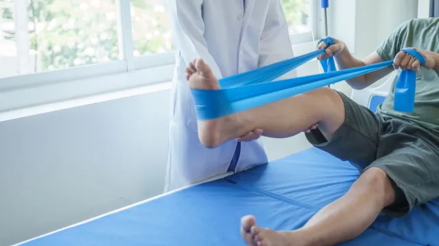 Coraz więcej chorych ZUS wysyła na rehabilitację leczniczą