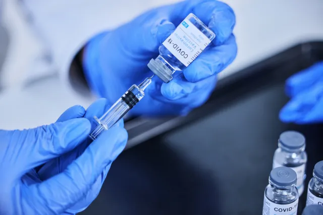 Neurologiczne powikłania po COVID-19? Sąd nie może znaleźć biegłego