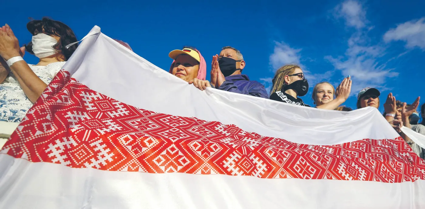 Władze i prorządowi publicyści grożą opozycji przelewem krwi