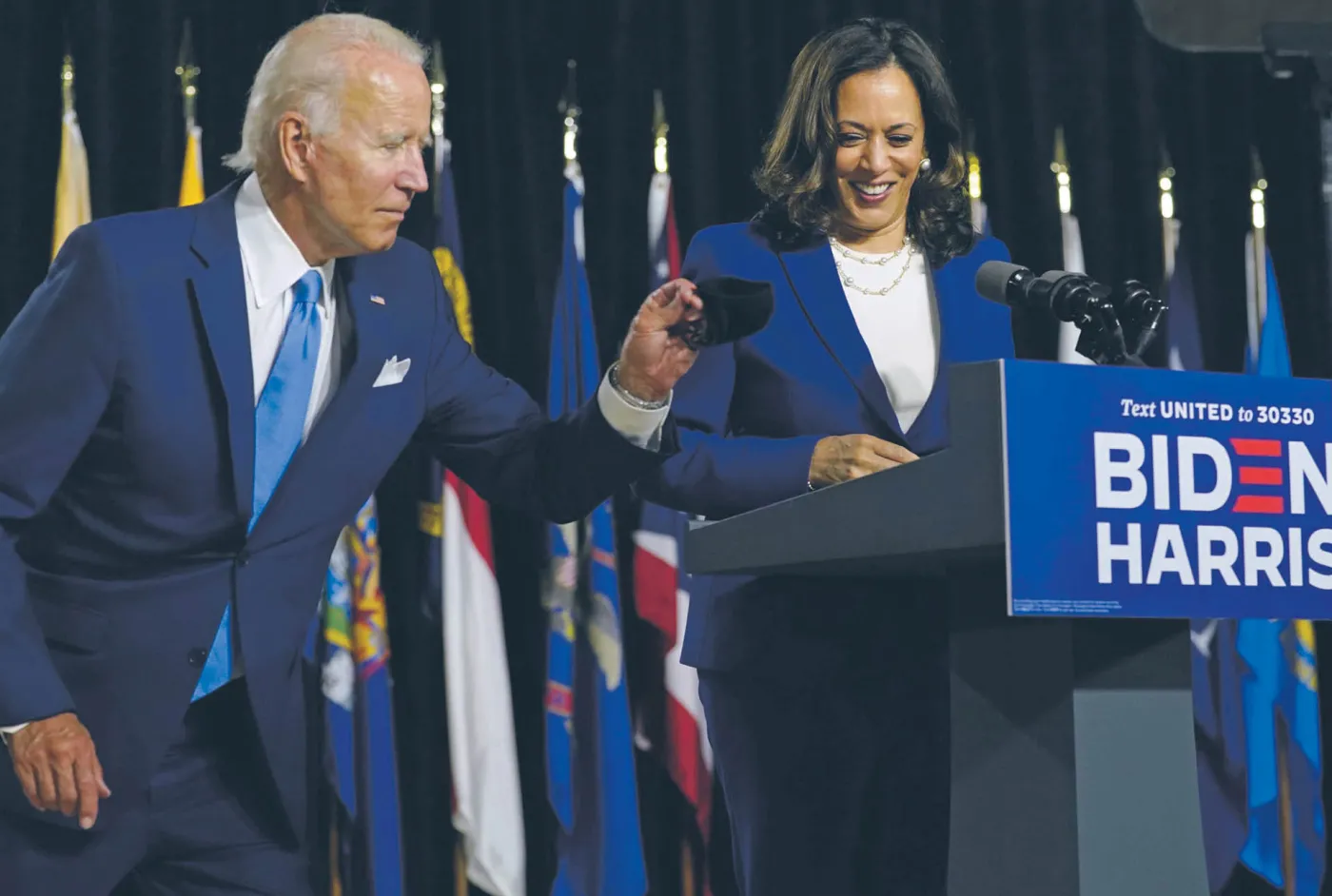 Biden prowadzi w sondażach, Trump ma pieniądze na walkę