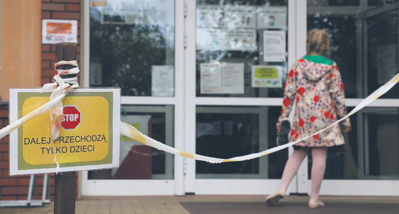 Profilaktyka epidemiczna? Co szkoła, to obyczaj