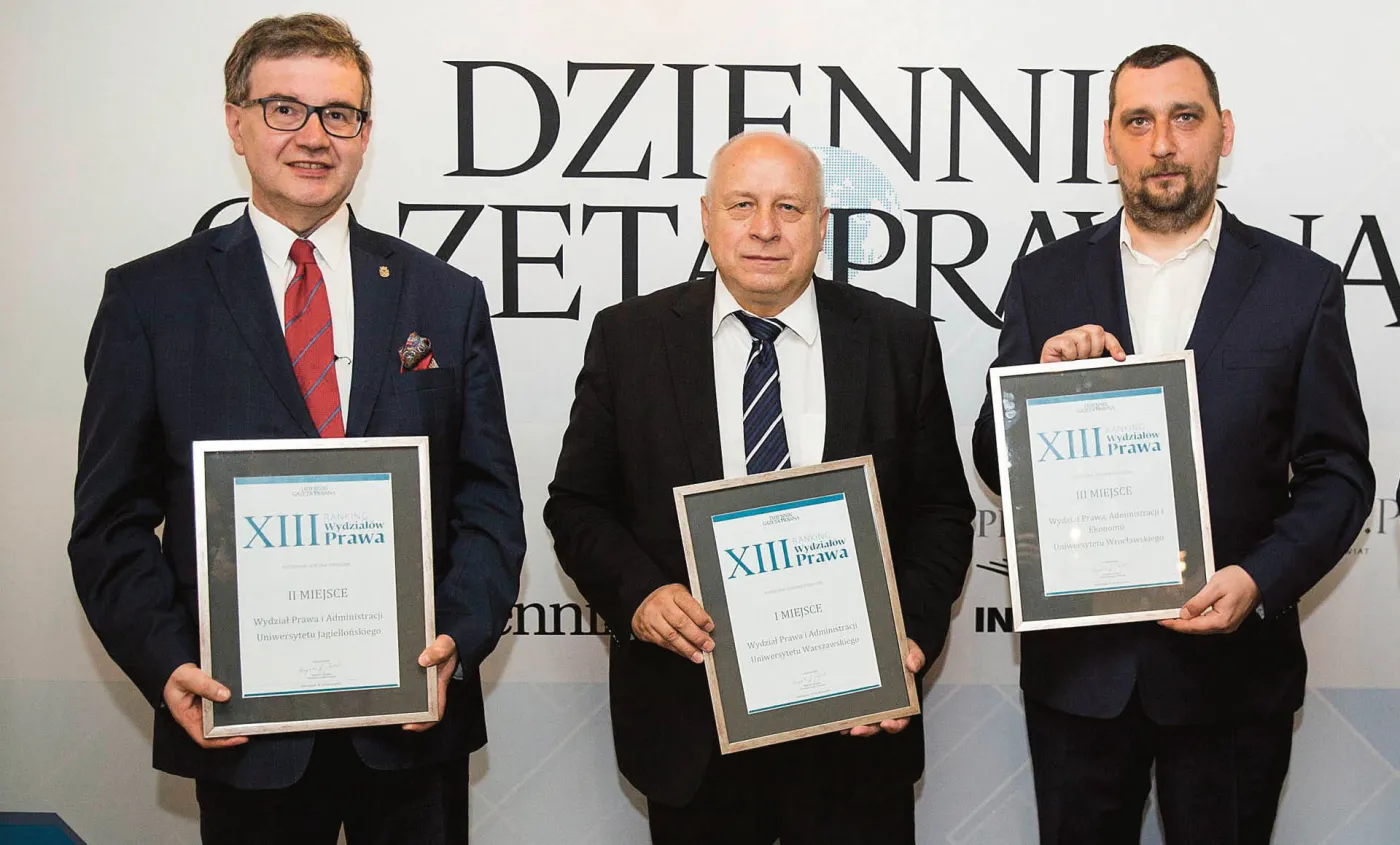 Uniwersytet Warszawski i Uczelnia Łazarskiego najlepiej uczą prawa