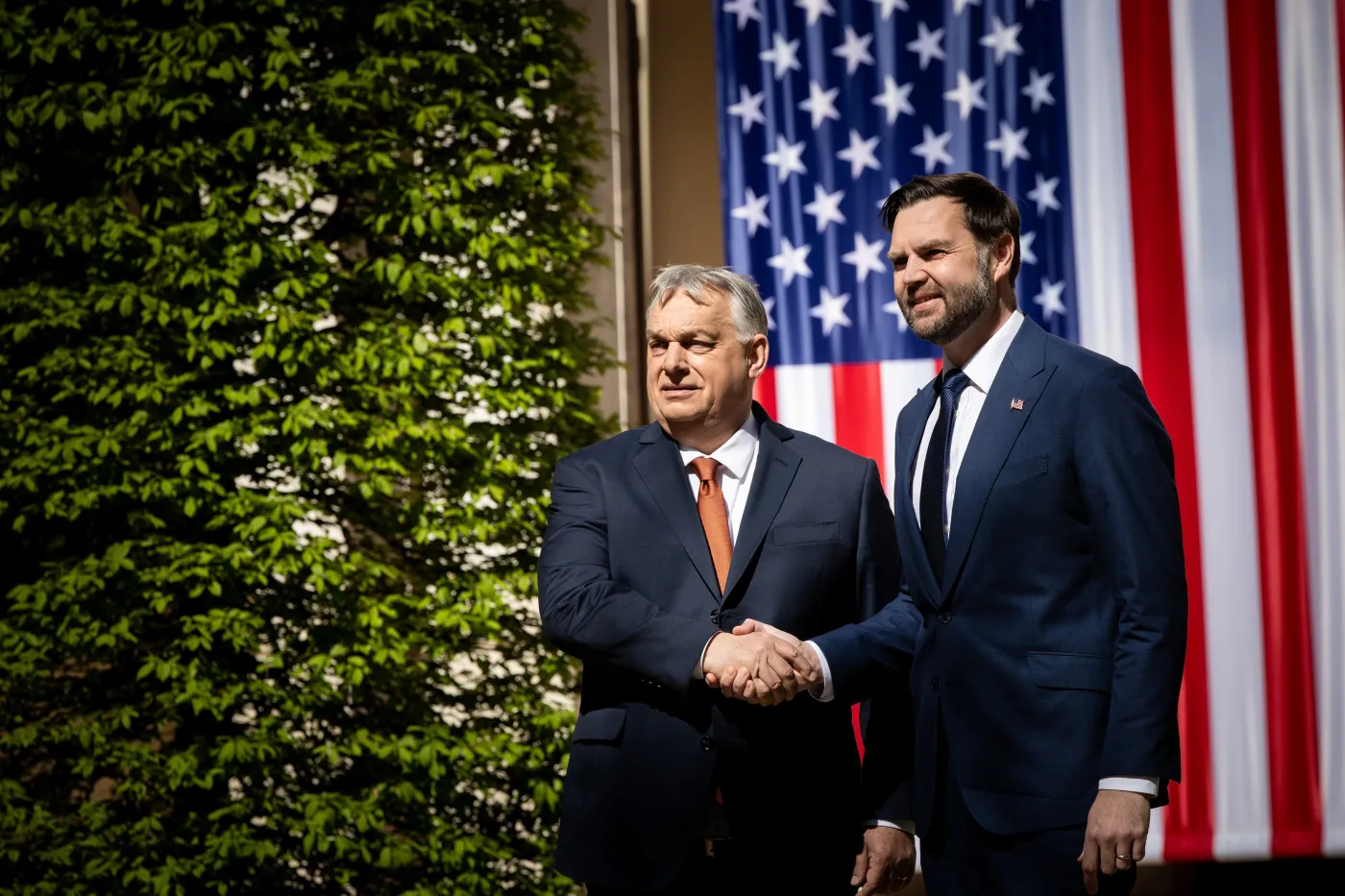 Vance z odsieczą dla Orbána. Pierwsza taka wizyta od dekad