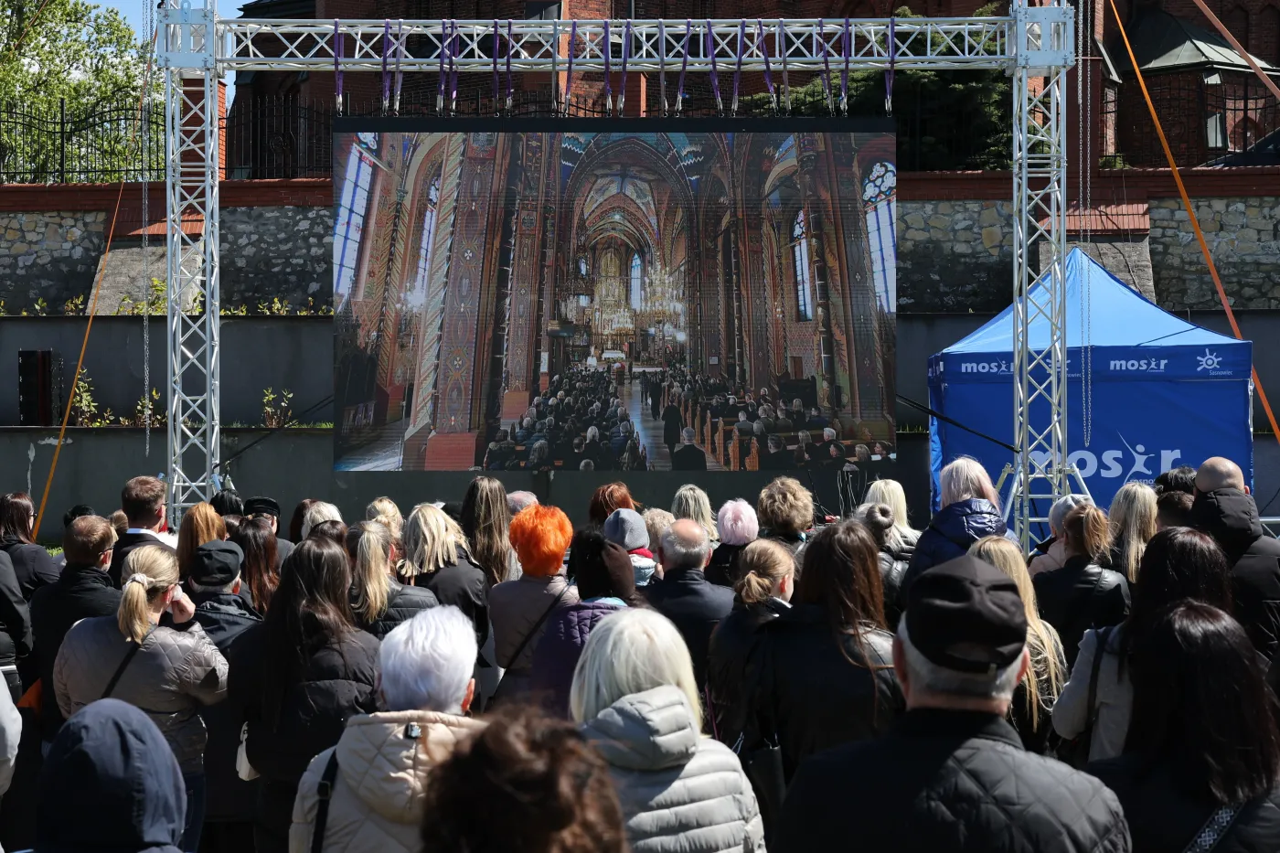 Ostatnia droga „posła od spraw beznadziejnych”. Poruszające słowa biskupa na pogrzebie Łukasza Litewki