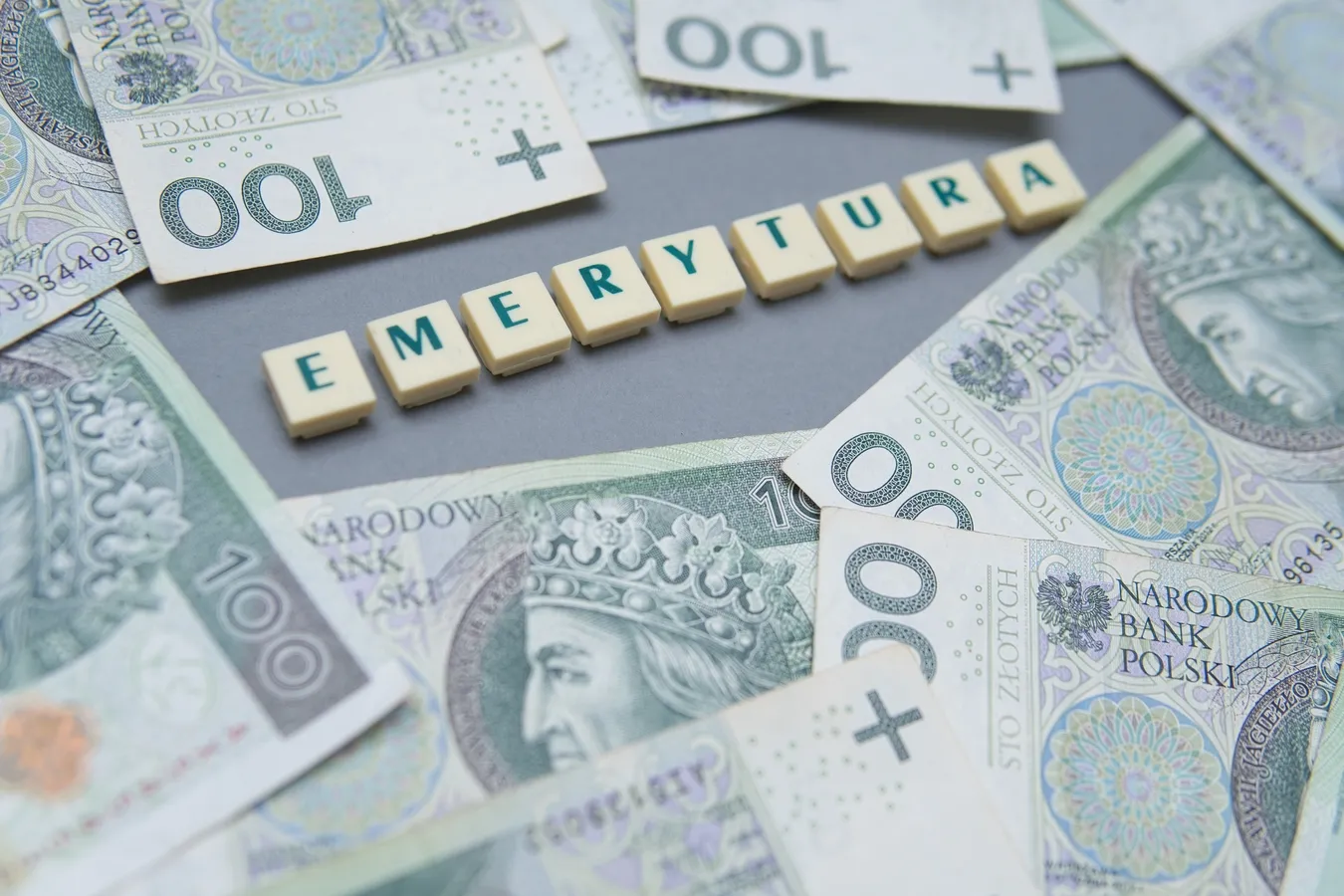 Ważny komunikat ZUS dla emerytów i rencistów. Od 1 czerwca nowe progi, po przekroczeniu których świadczenie może zostać zawieszone