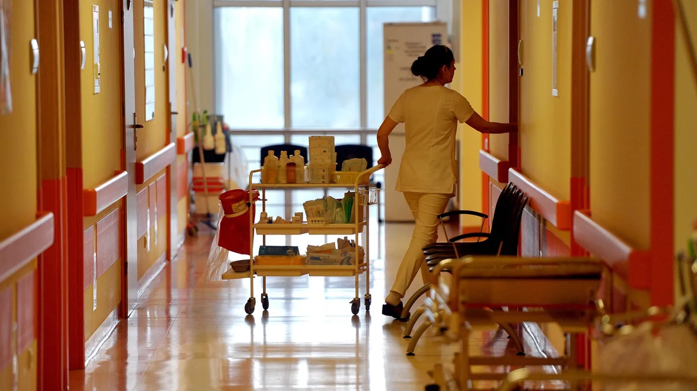 salowa w szpitalu. Szpital rezygnuje z salowych od 1 czerwca. 62 pracownice boją się o przyszłość
