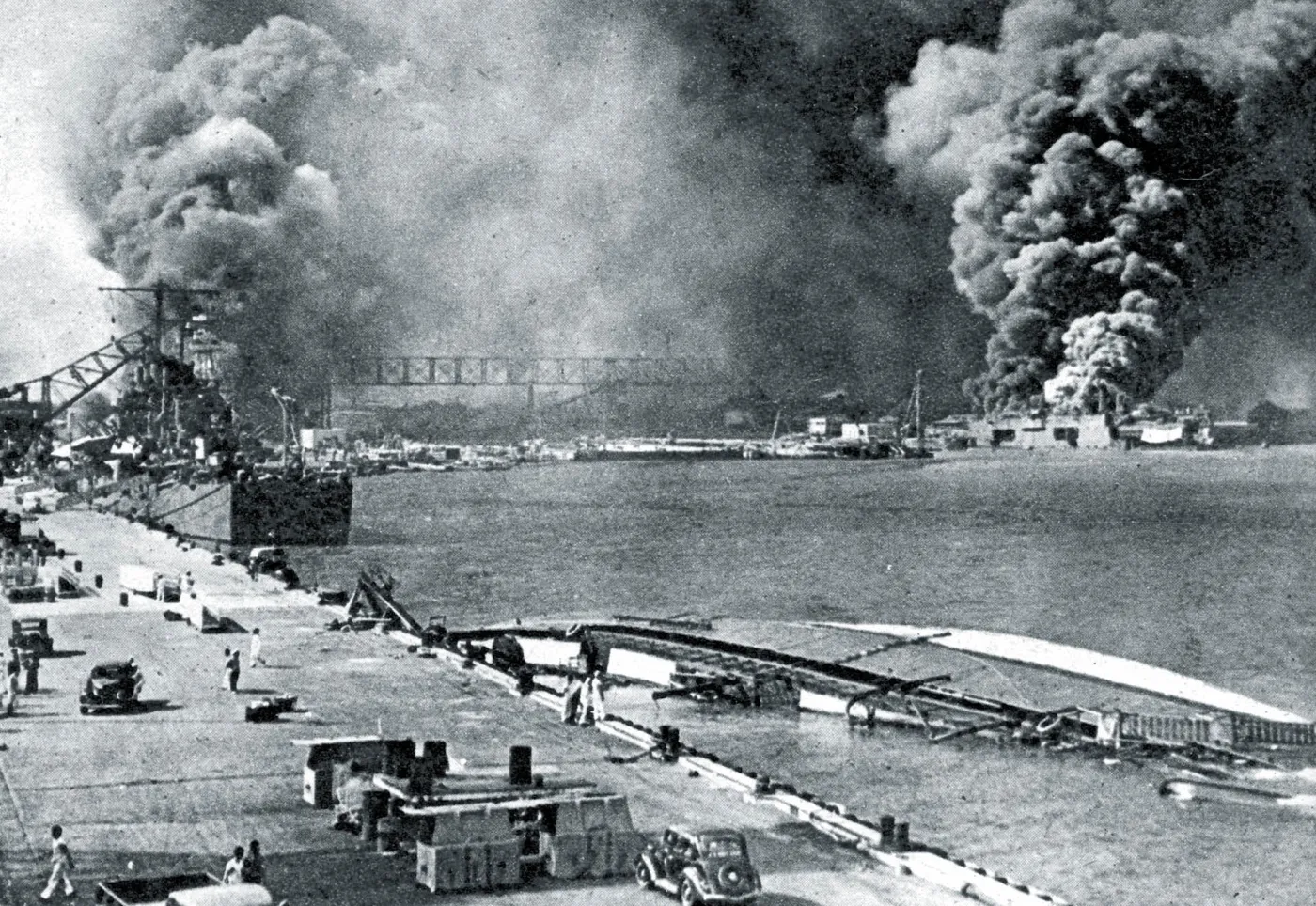 Atak Japończyków na bazę w Pearl Harbor. 7 grudnia 1941 r.