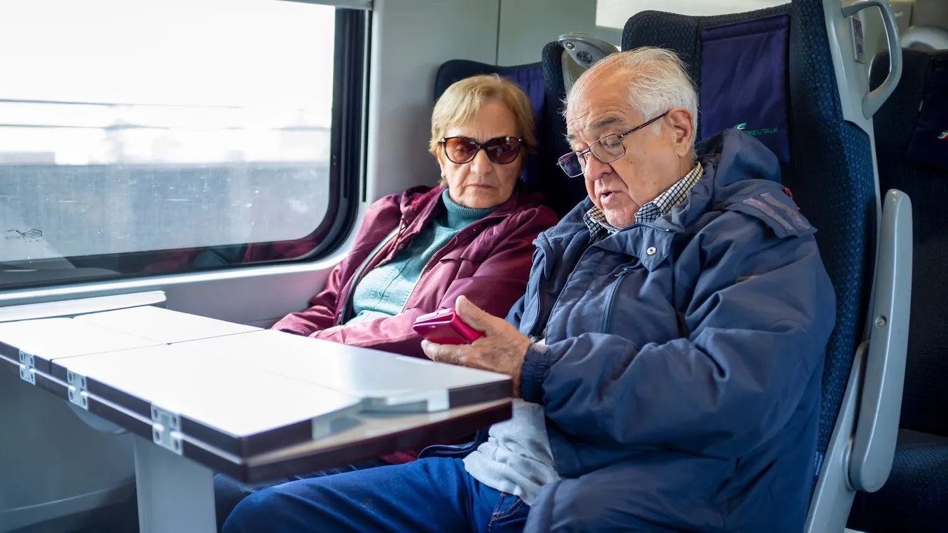 Seniorzy pojadą pociągiem za 10 zł. Jest tylko jeden dzień i istotny termin zakupu biletu
