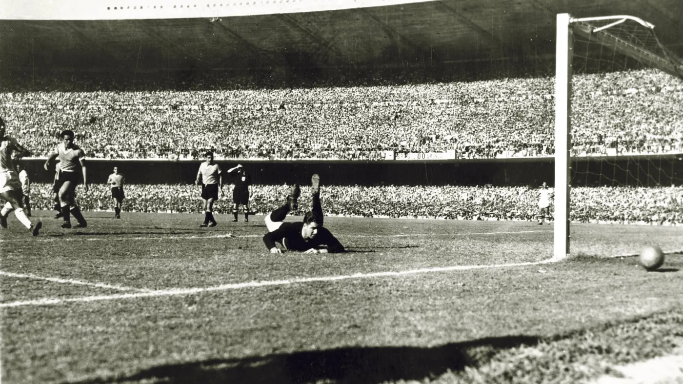 Urugwajski bramkarz Roque Maspoli. 16 lipca 1950 r., stadion Maracanã, mundial w Brazylii.
