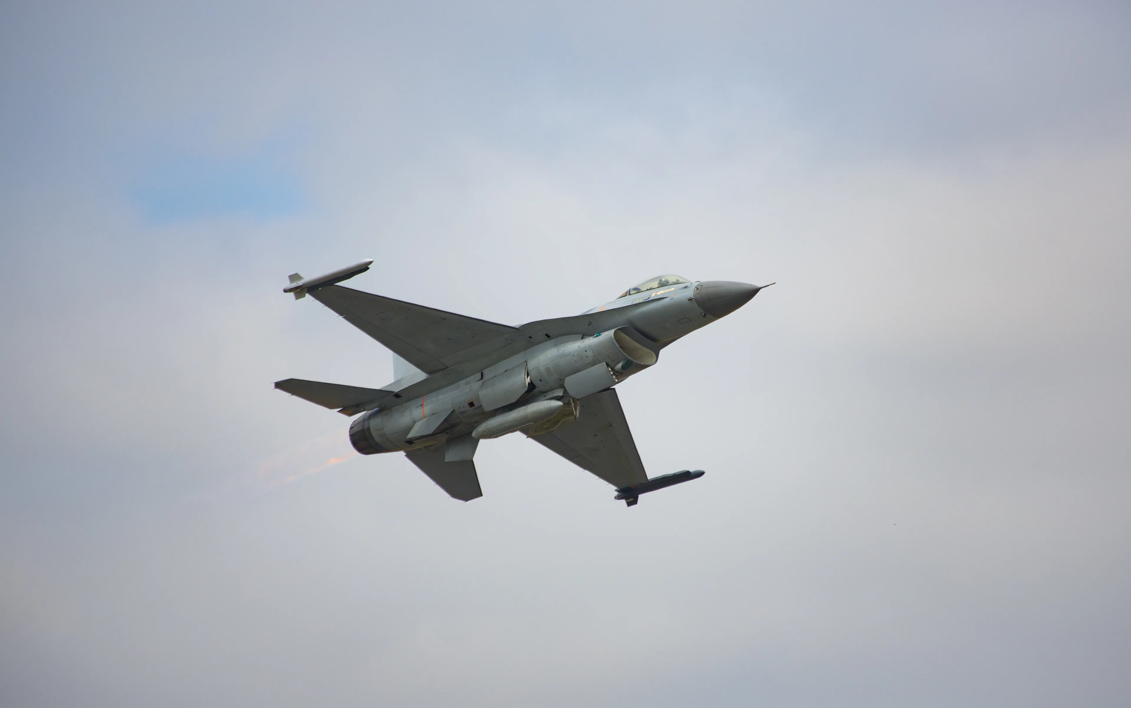 Katastrofa myśliwca F-16 podczas zadania bojowego. Komunikat Powietrznych Sił Zbrojnych Ukrainy