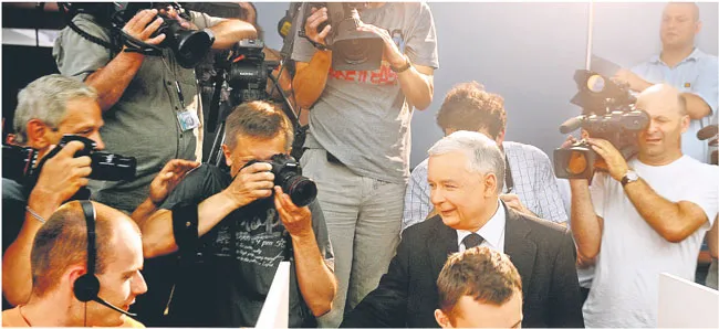 Jarosław Kaczyński w wyborczym call center Prawa i Sprawiedliwości